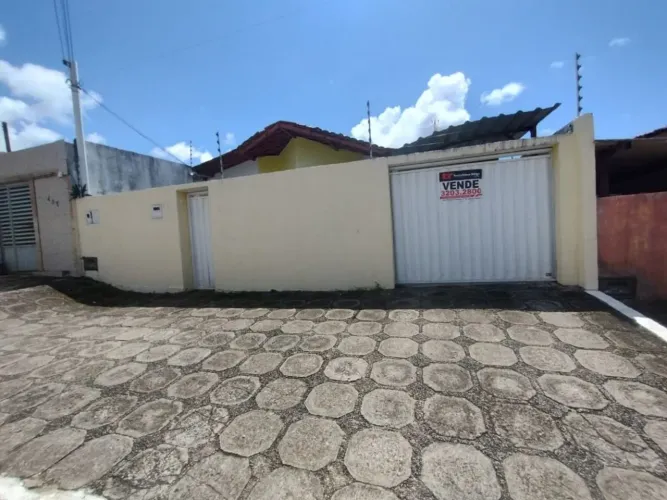 CASA EM LAGOA NOVA  LOCALIZAÇÃO PRIVILEGIADA!