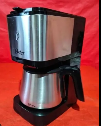 Cafeteira Oster inox 1 litro e 200 ml capacidade