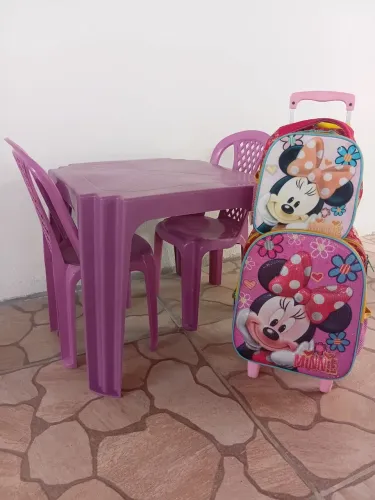 COMBO PERFEITO! (Mesa com duas e kit mochila com lancheira)