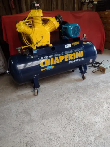 Compressor de alta pressão CJ40 AP3V 425 litros, filtros novos, oleo novo.