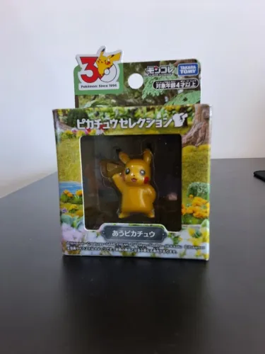 Action Figure Pokemon 30th Aniversario Pikachu Ola Takara Tommy