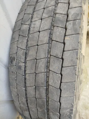 Pneus zerados 215 75 R17,5