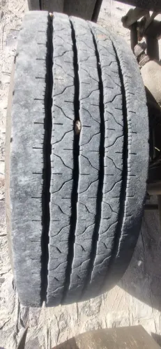 Pneus Goodyear 215/75R 17,5