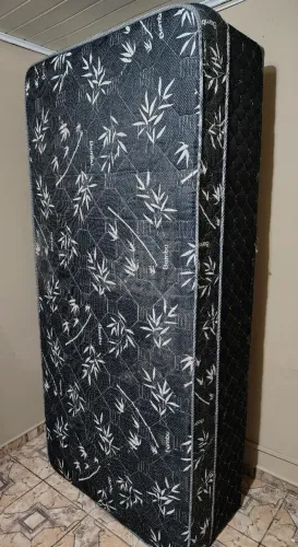Vendo cama box solteiro conjugado