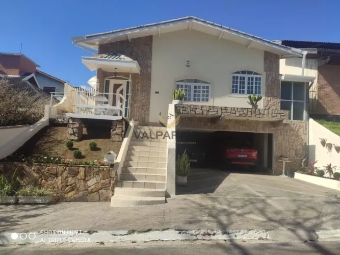 Casa com 4 dormitórios à venda, 185 m² por R$ 1.495.000,00 - Condomínio Altos da Serra I -