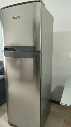 Geladeira continental semi nova,sem nenhuma marca de uso,tudo funcionando,completa