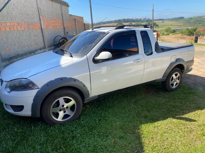 Fiat Strada Trekking 1.6 16V Flex CE 2013