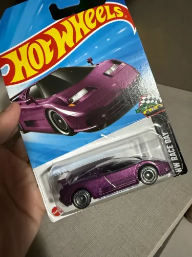 hot wheels Bugatti EB10 SS Super T-Hunt