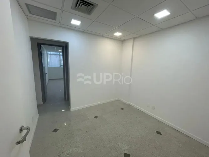 Sala comercial com 2 salas com recepção 2 banheiros 1 vaga Barra da Tijuca