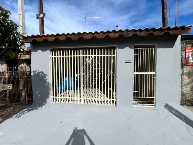 Ótimo imóvel com sala, cozinha, copa, 1 dormitório, 1 wc social e 1 vaga de garagem.