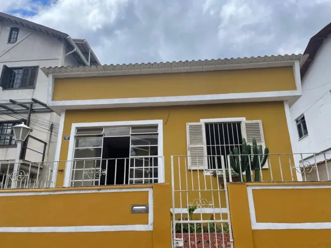 Alugo casa na Saldanha Marinho