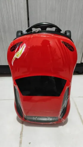 Mala viagem pequena infantil formato carro (carrinho)