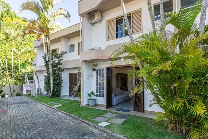 Casa à venda com 2 quartos, com 76m² construídos, por R$ 1.090.000,00 em Jurerê Tradiciona