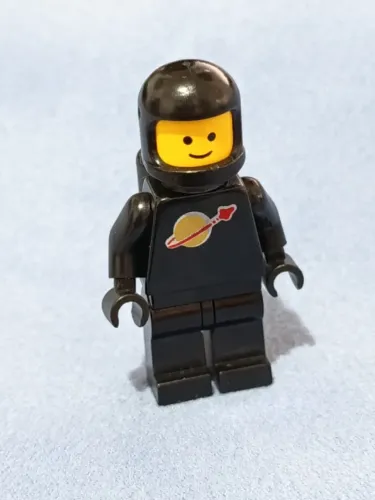 LEGO minifigura Classic Space, preto, leve detalhe no capacete (Sets de 1984 a 1986)