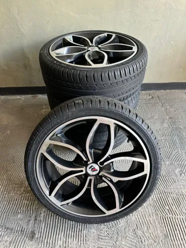 Rodas 4x100 com pneus novos