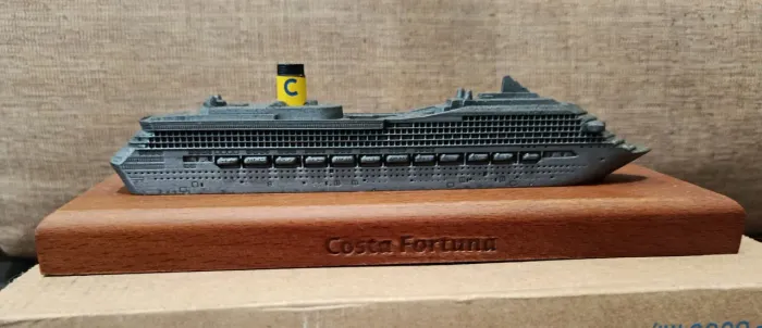 Rara maquete do navio Costa Fortuna