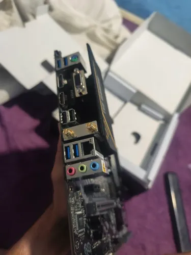 VENDO TUF B520M WIFI NUNCA USADA