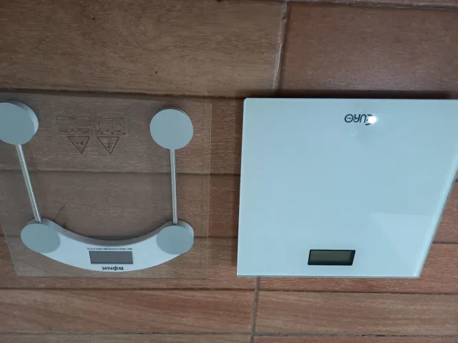 Estou vendendo duas balança digital.novinha por,100 reais