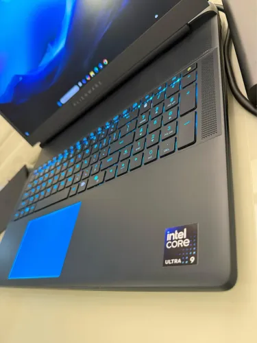 Alienware Área 51 RTX 5090 Tela 18/32GB RAM/2TB SSD-GARANTIA DELL!