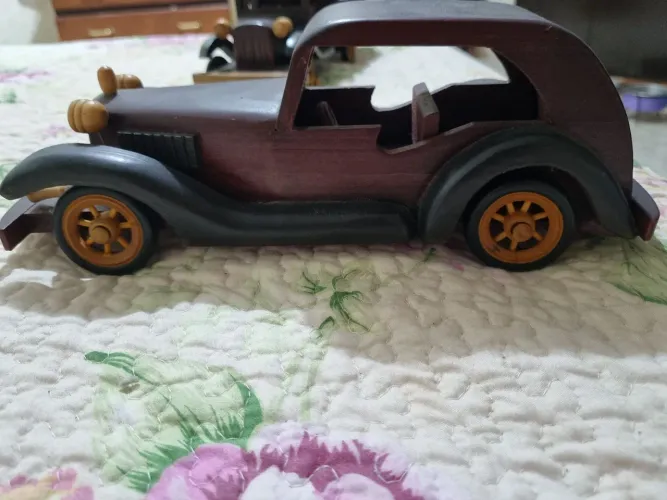 Carro antigo madeira 28 cm