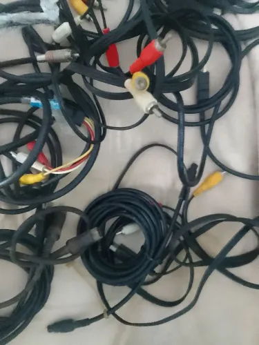 Cabos de video e áudio