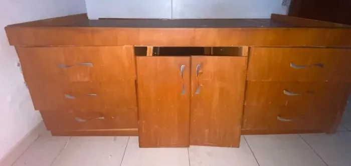 VENDO CAMA DE SOLTEIRO ALTA, USADA ,DE MADEIRA PURA