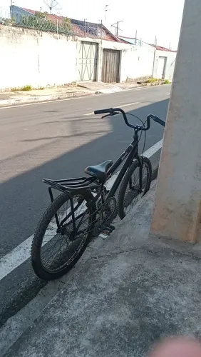 Vendo bike estilo montadinha aro 24 da marca colli bikes