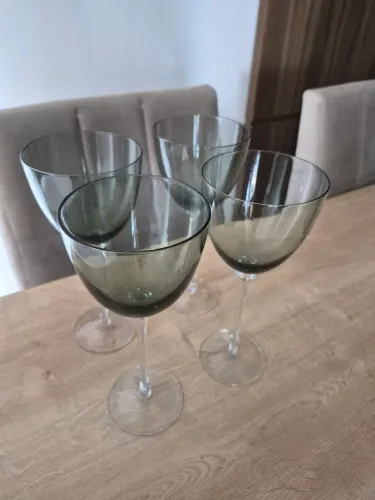 Conjunto de taças de vinho com 4