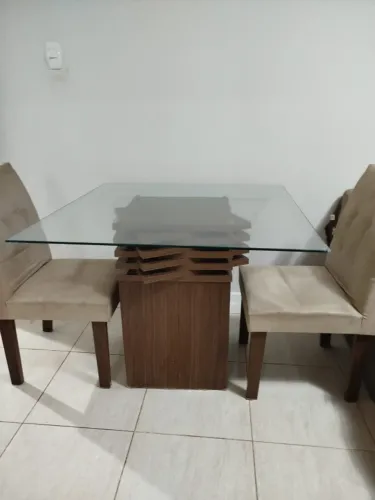 Mesa de jantar quadrada