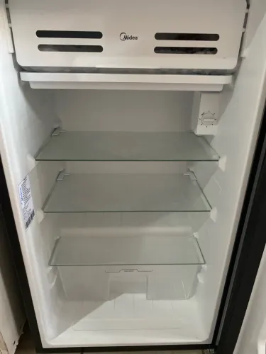 Vende-se frigobar midea 93l negocia