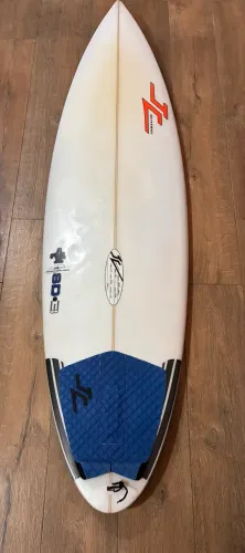 Vendo prancha 6?3 Jhon carpe zerada!