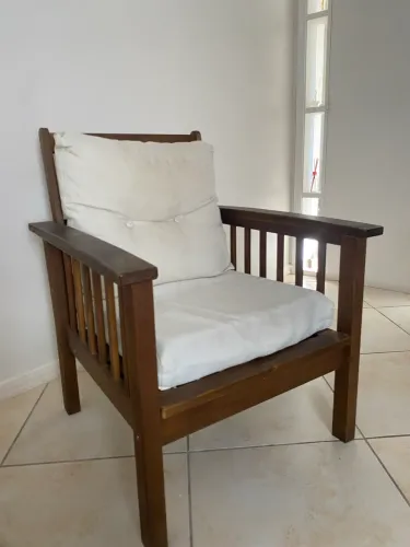 Poltrona de madeira