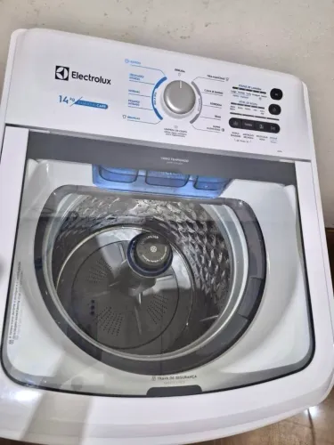 Máquina de lavar roupa Electrolux 14 kg - Bem nova