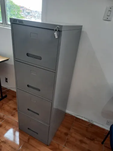 Arquivo de aco semi novo robusto 4 gavetas com chave