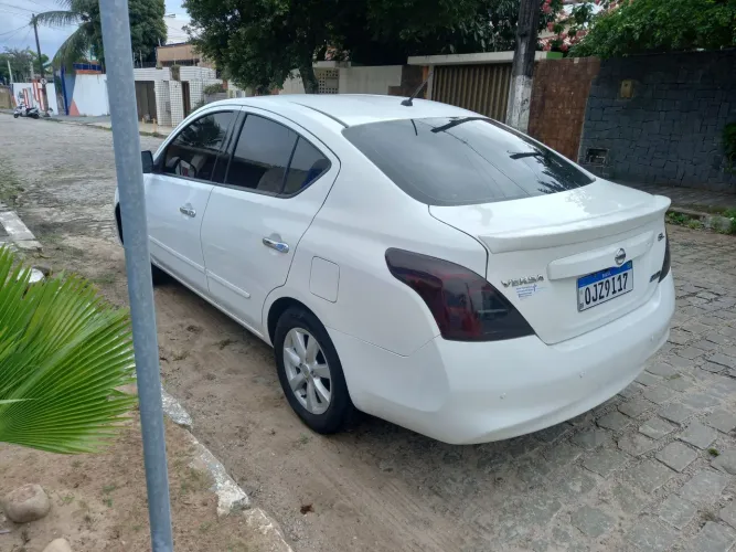 Nissan Versa SL 1.6 16V Flex Fuel 4P Mec. 2014