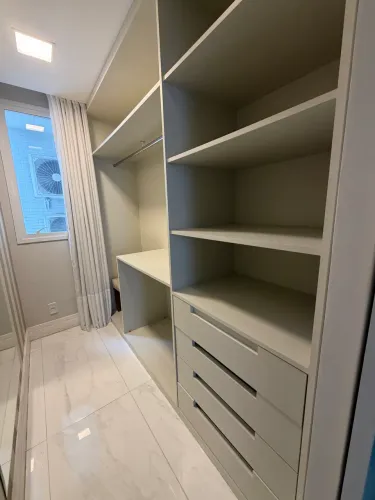Vendo Armário para Closet em Marcenaria
