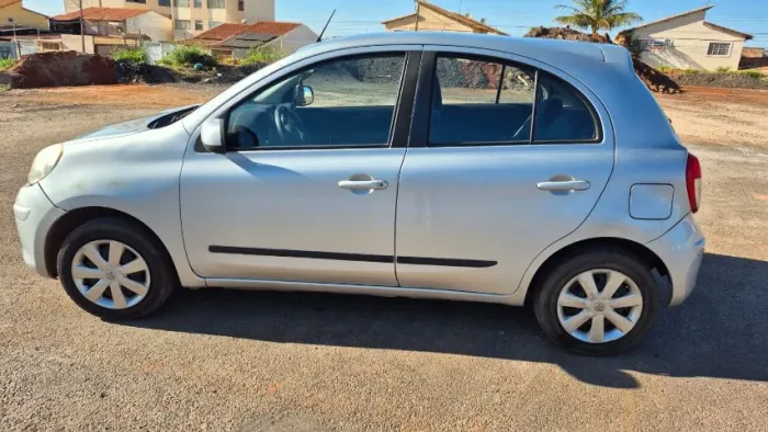 Nissan March 1.0 16V Flex Fuel 5P 2012