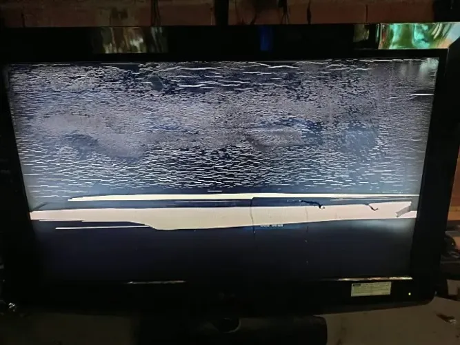 TV LG 32LB9RTA para retirada de peças