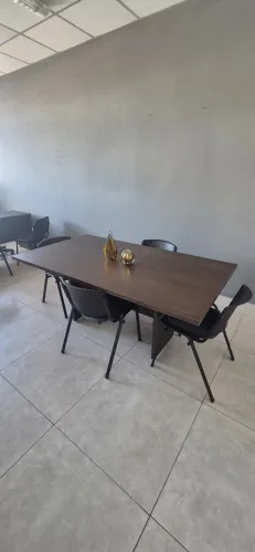 Mesa de Reunião em Madeira para 6 Lugares - Excelente Estado
