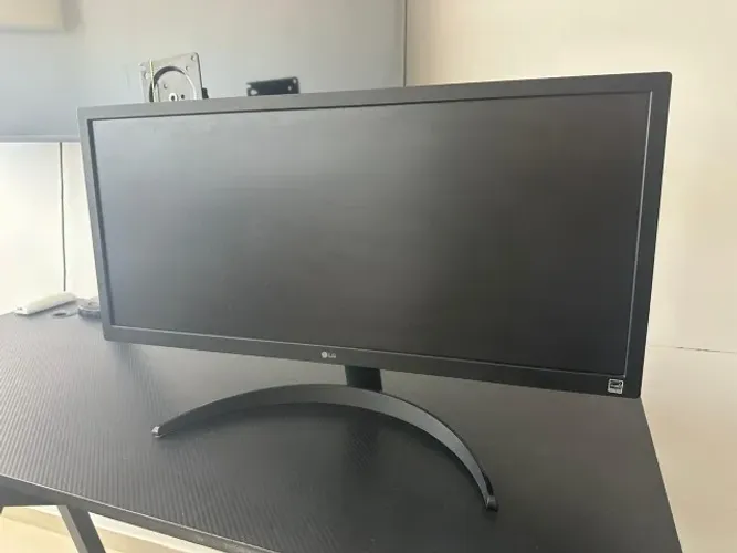 Monitor LG UltraWide 26? para trabalho, estudo e jogos