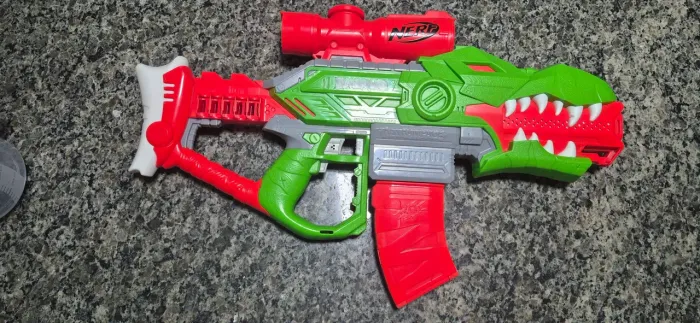 nerf automatica dinosquad