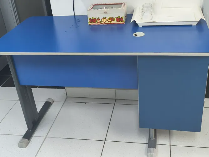 Vendo várias mesas de escritório todas em ótimo estado de conservação