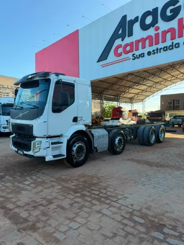 VOLVO VM 330 8x2 2p (diesel) (E5)
