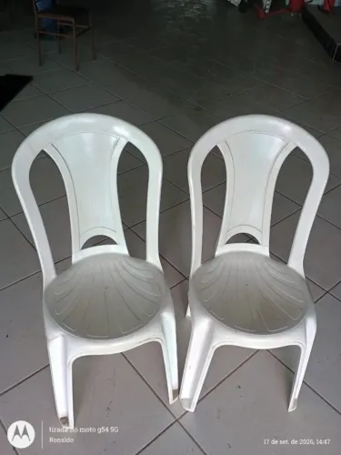 Cadeira plástica branca