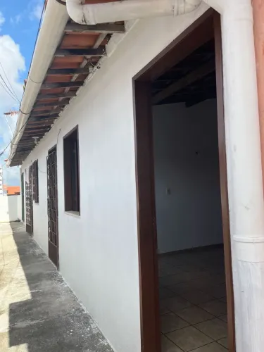 ALUGA SE CASA