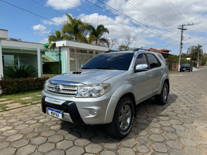 Toyota Hilux SW4 SRV D4-d 4X4 3.0 TDI Dies. AUT 2011