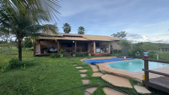 CASA DE CAMPO EM PIRENÓPOLIS