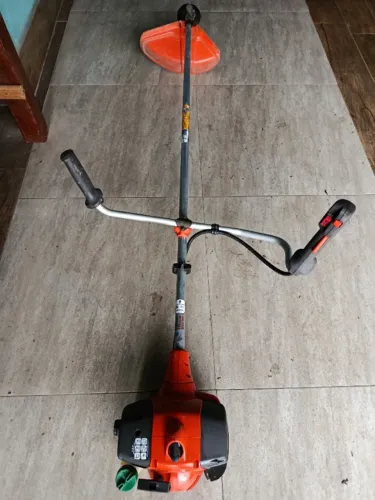 ROÇADEIRA HUSQVARMA 180 EM EXCELENTE ESTADO