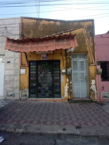 OPORTUNDADE! Casa antiga no Centro com 4,40m de Frente por 46,00 de Fundos, área total de 