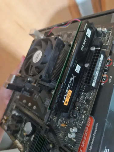 Kit upgrade:  ryzen 3 3200g, 12gb ram ddr4, placa mãe, fonte corsair